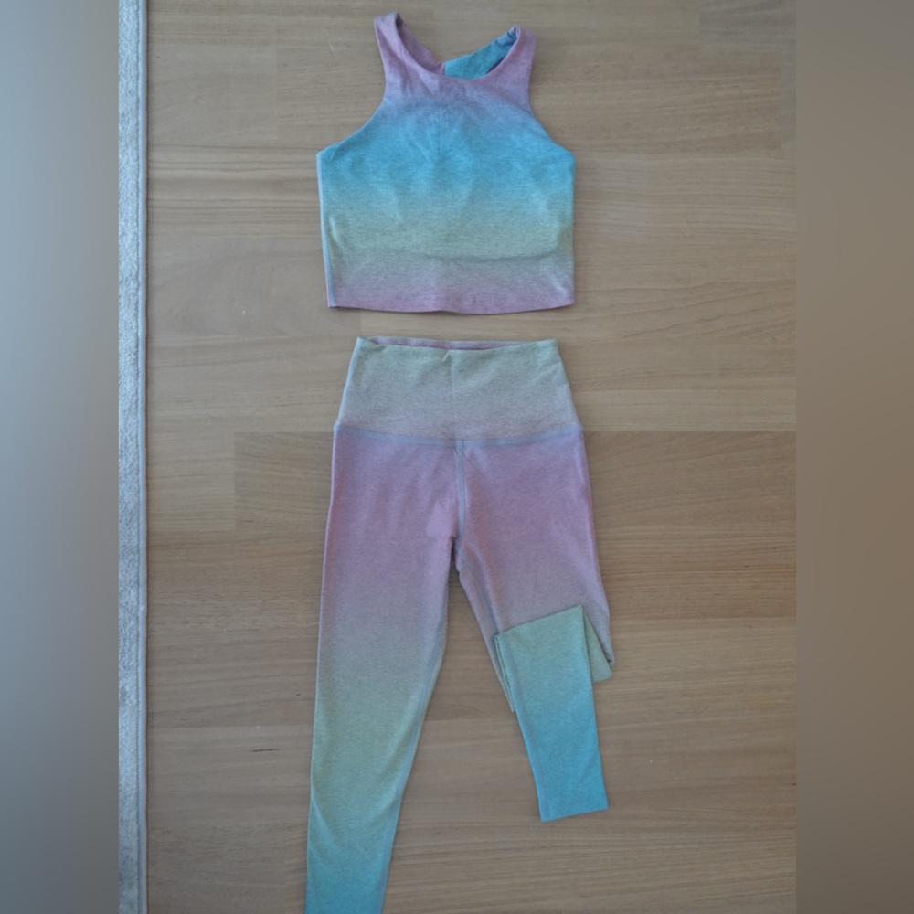 Beyond Yoga Gradient Pastel Cropped Tank & Leggings Set - Blue, Pink, Green